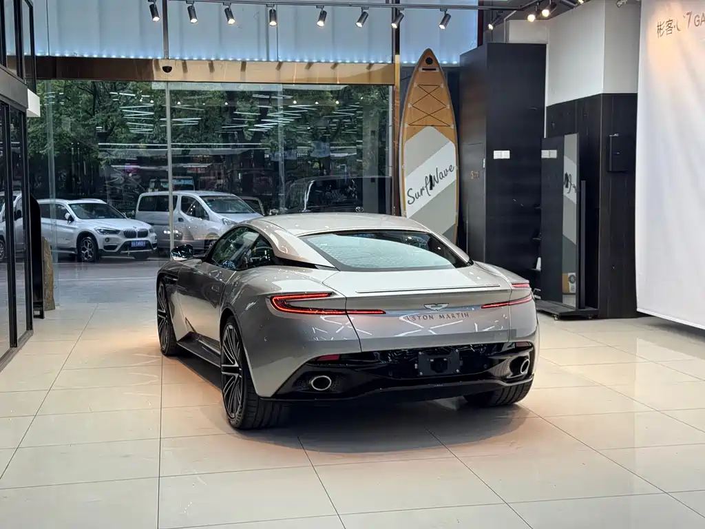 Aston Martin DB12 2023 4.0T V8 Coupe