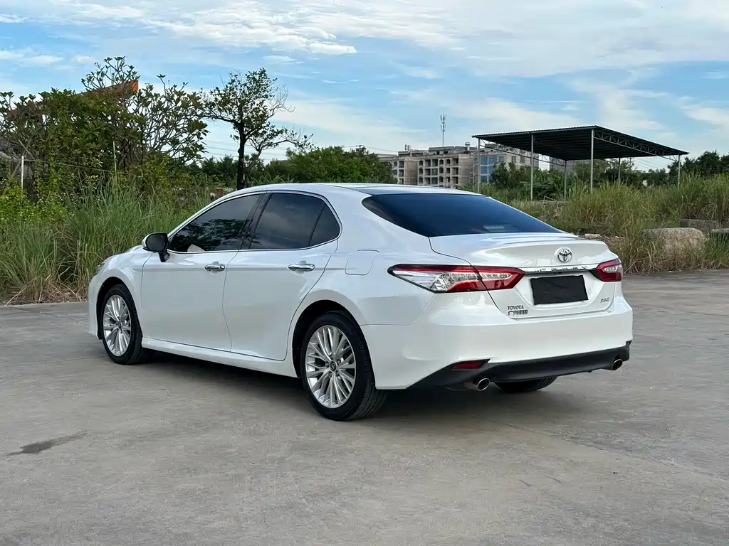 Toyota Camry — миниатюра 9