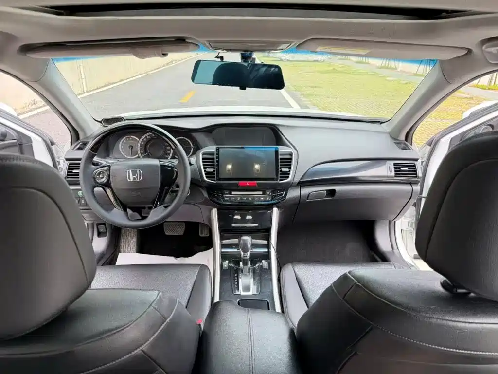Honda Accord — миниатюра 6
