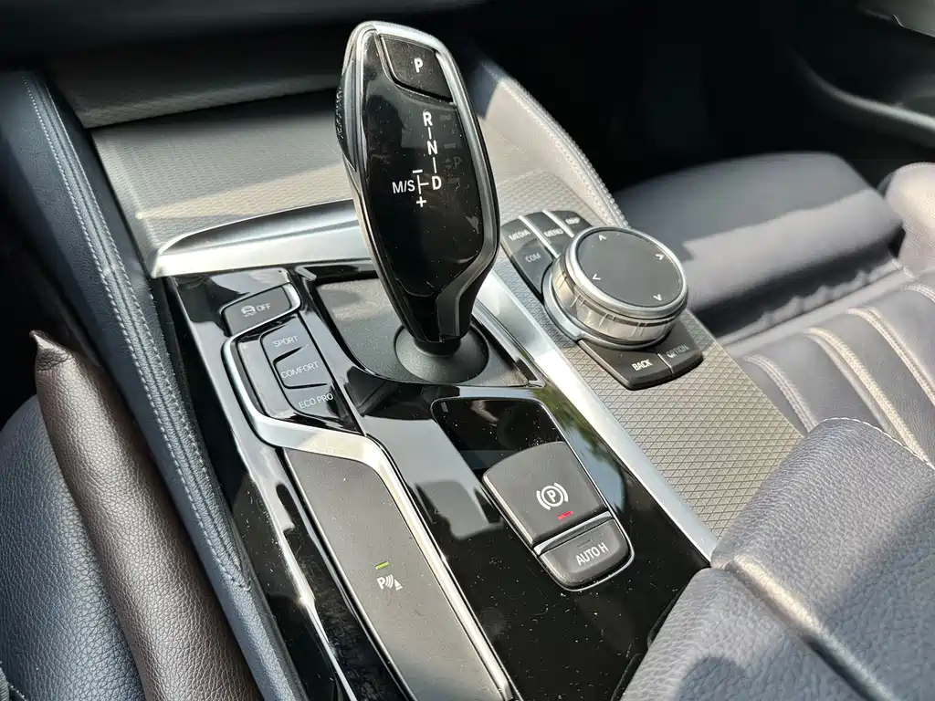BMW 5 Series (Import) — миниатюра 14