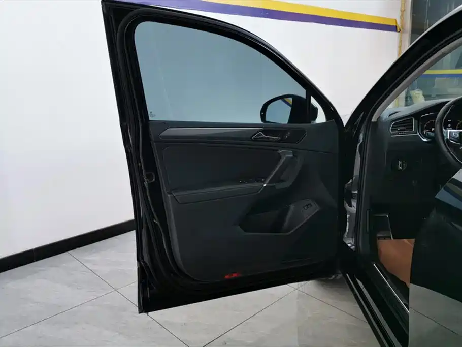 Volkswagen Tiguan L L 2021 330TSI AT R-Line