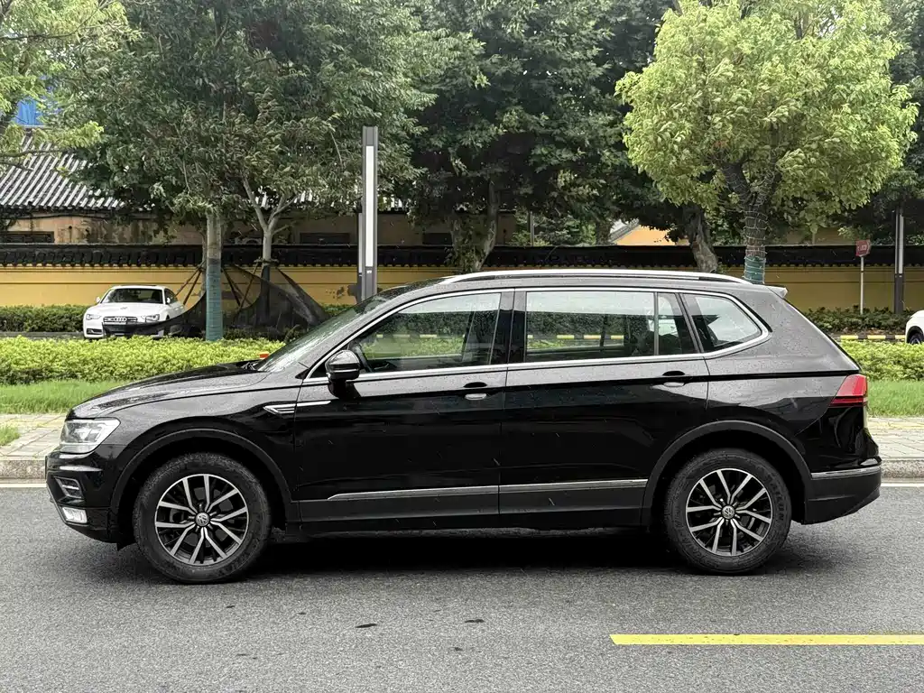 Volkswagen Tiguan L — миниатюра 2