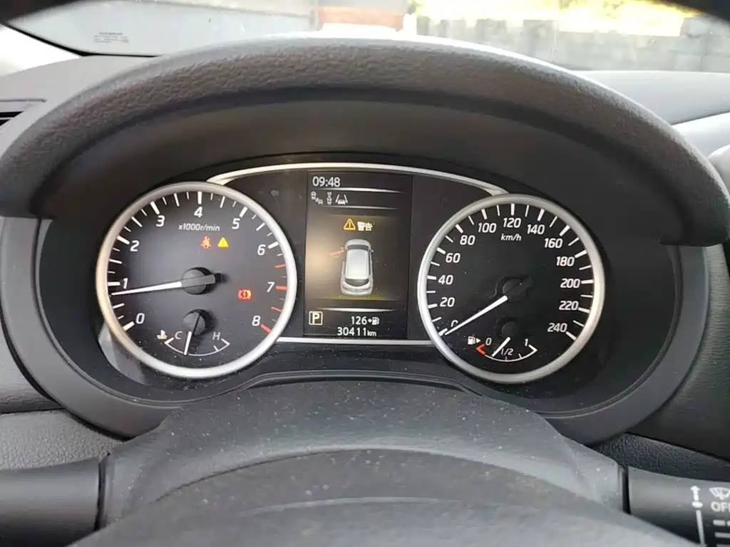 Nissan Tiida — миниатюра 12