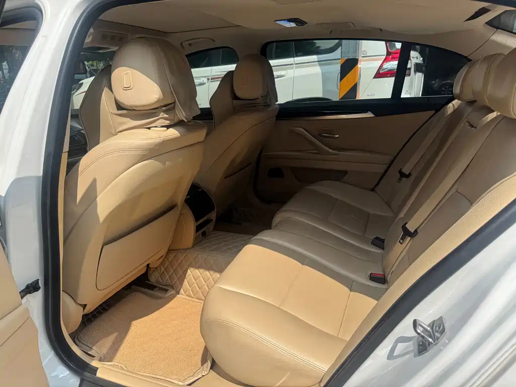 BMW 5 Series — миниатюра 11