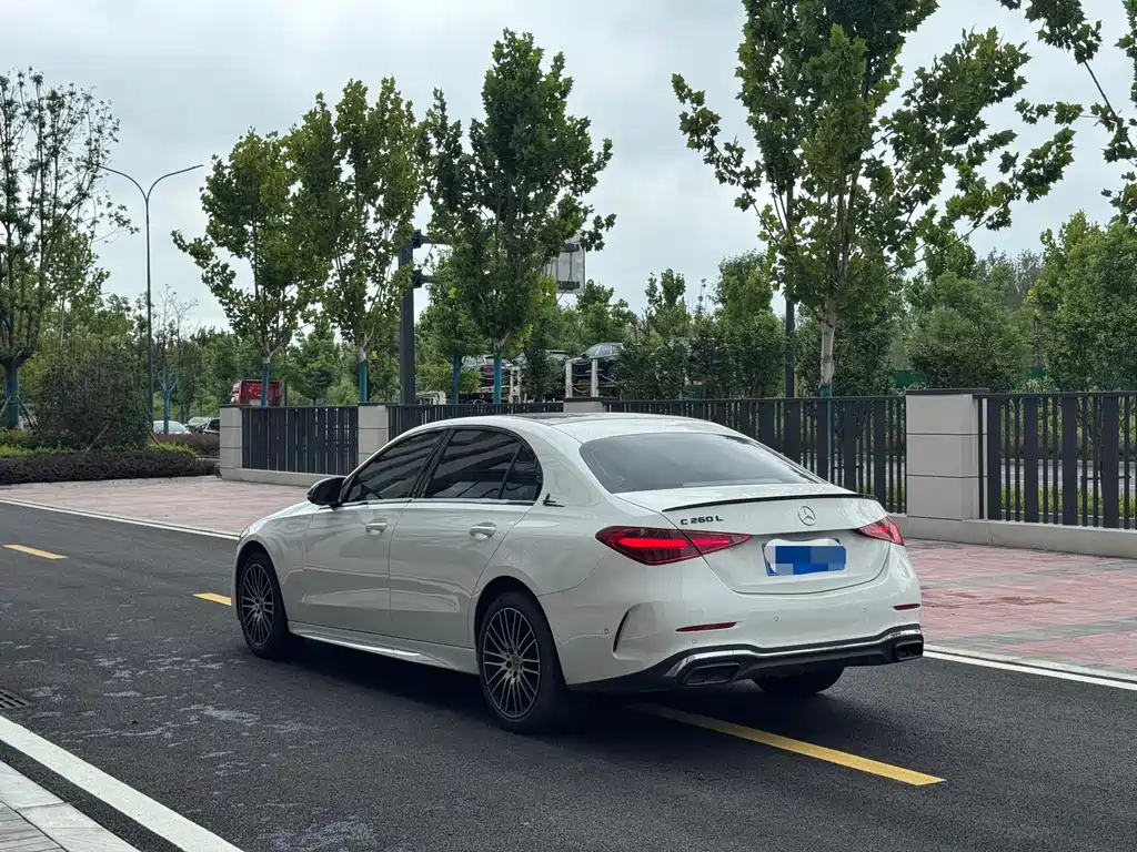 Mercedes-Benz C-Class — миниатюра 10