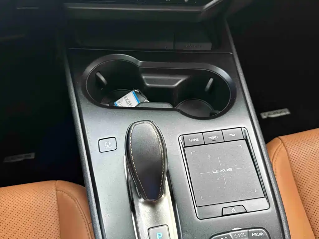 Lexus UX New Energy — миниатюра 17