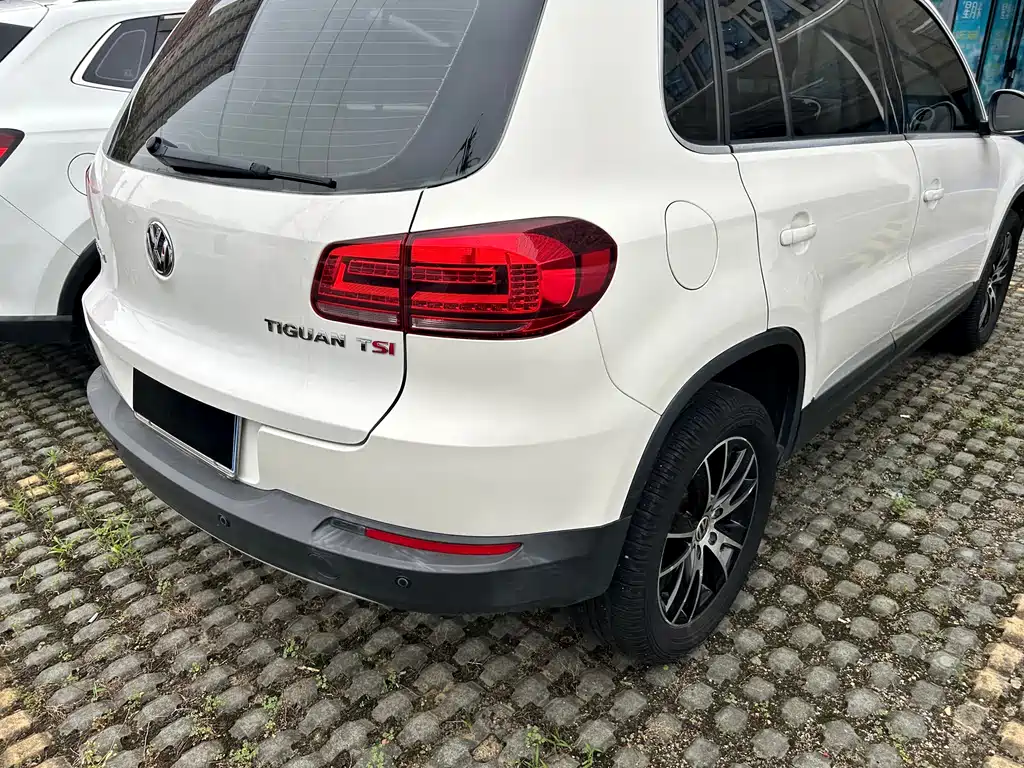 Volkswagen Tiguan 2015 1.8TSI AT