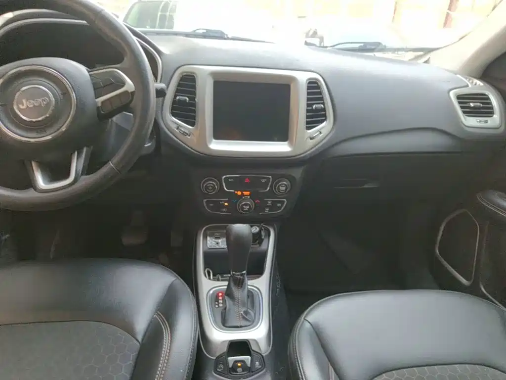 Jeep Compass — миниатюра 13