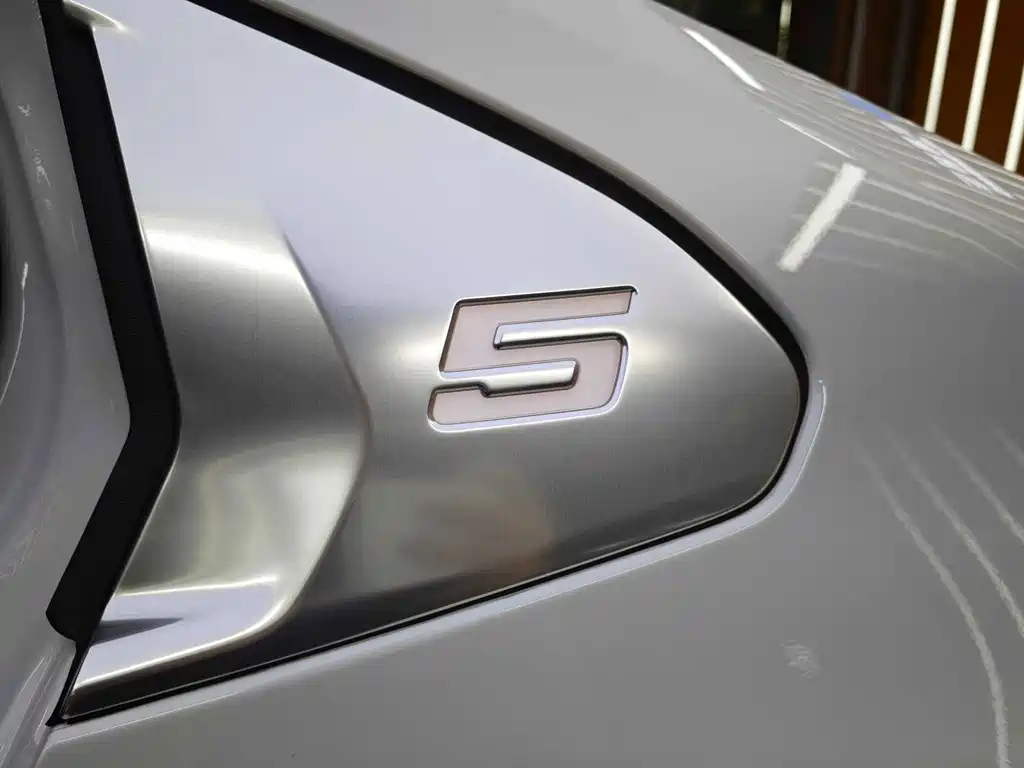 BMW 5 Series — миниатюра 19