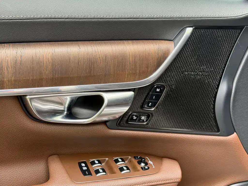 Volvo S90 — миниатюра 11