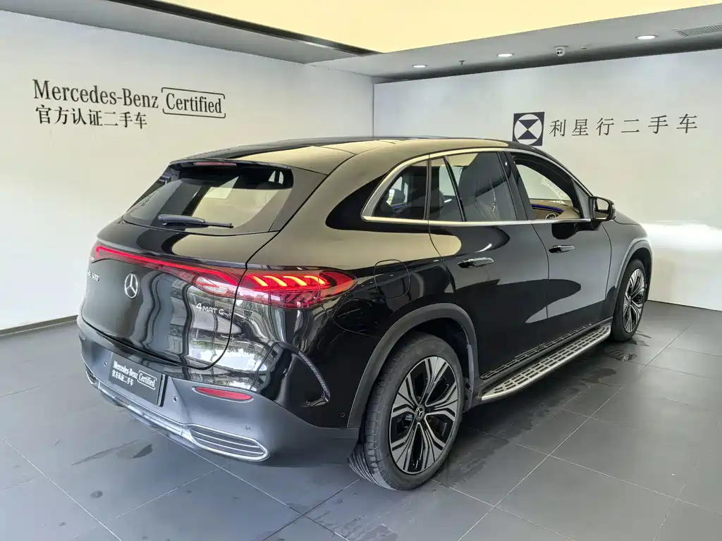 Mercedes-Benz EQE SUV — миниатюра 9