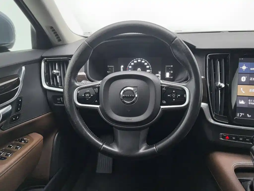 Volvo S90 — миниатюра 11