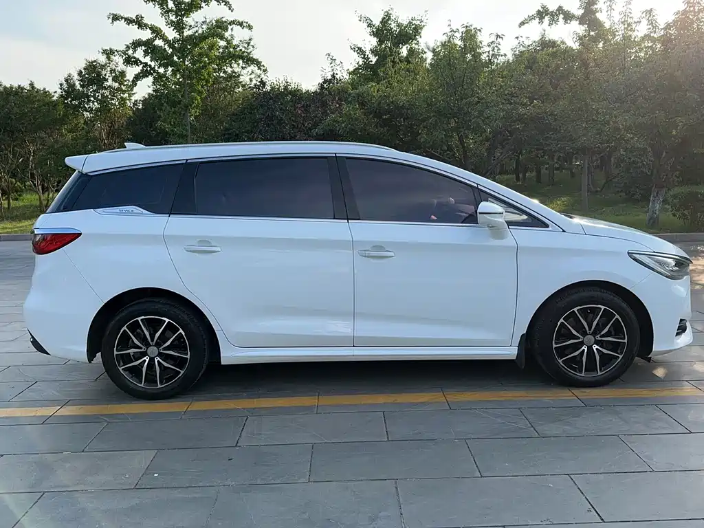 BYD Song MAX MAX 2017 1.5T AT Luxury 7 мест