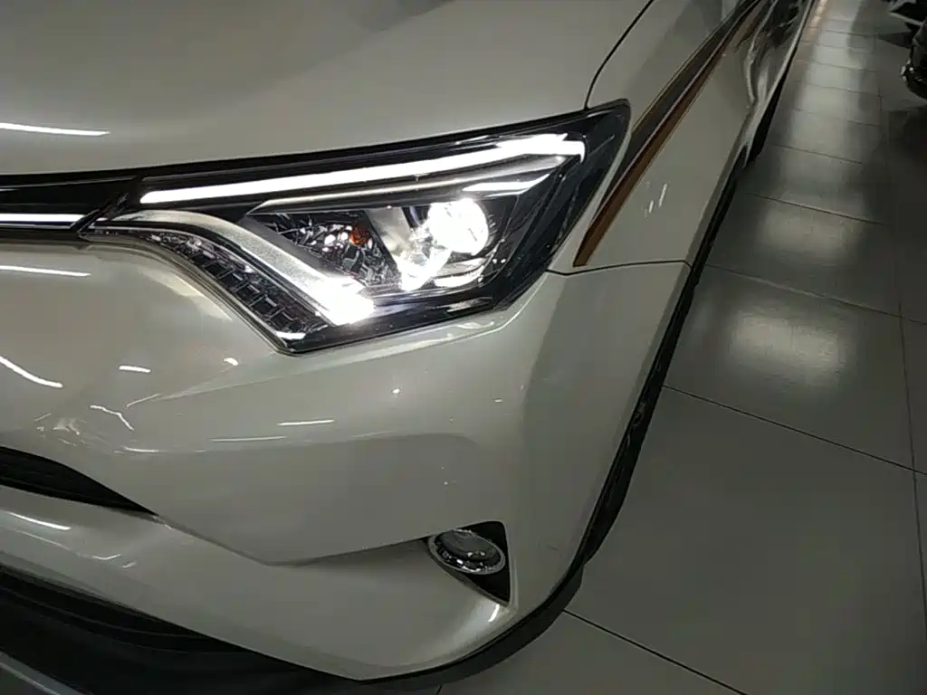 Toyota RAV4 — миниатюра 24