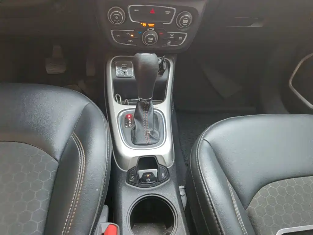 Jeep Compass — миниатюра 14