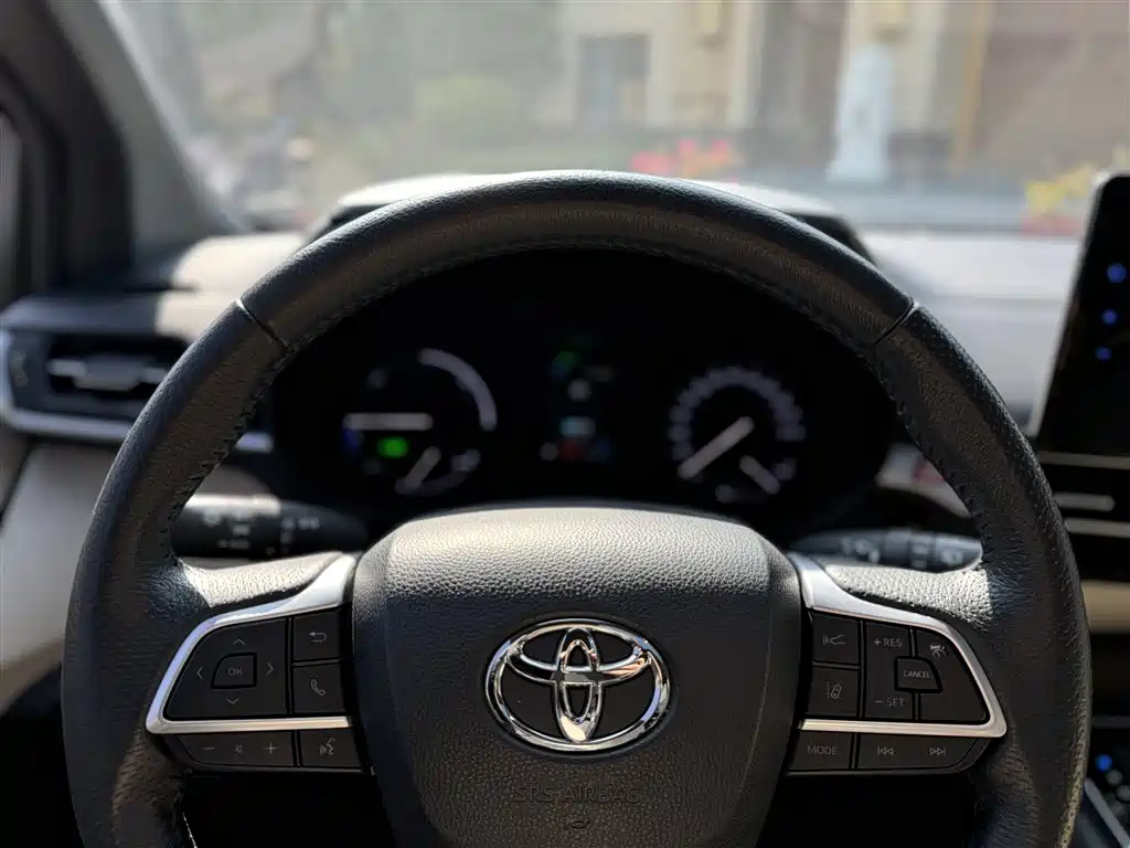 Toyota Granvia — миниатюра 24
