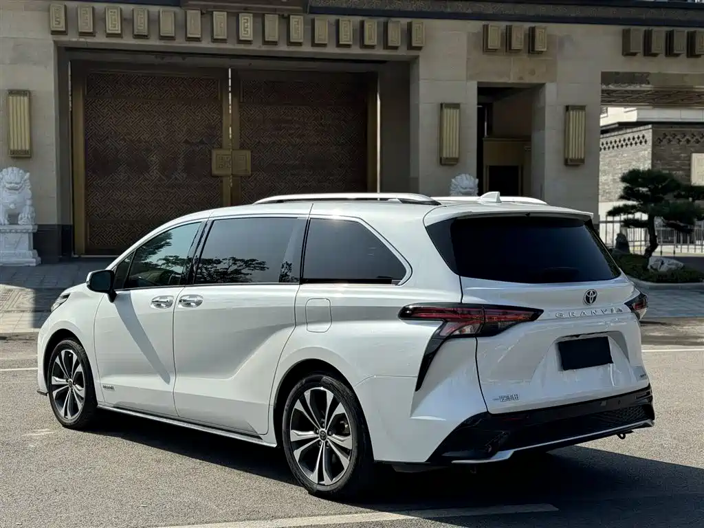 Toyota Granvia — миниатюра 19