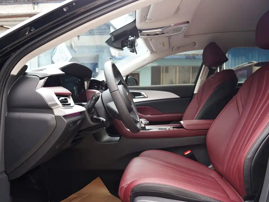 Hongqi H5 2025 2.0T AT