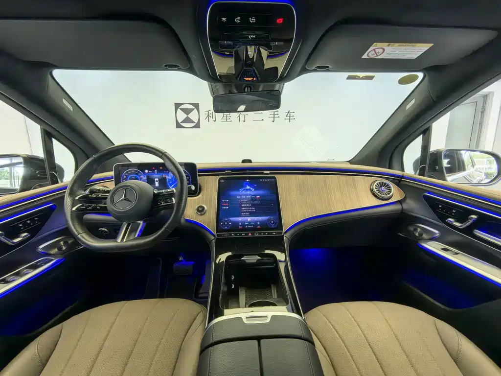 Mercedes-Benz EQE SUV — миниатюра 10