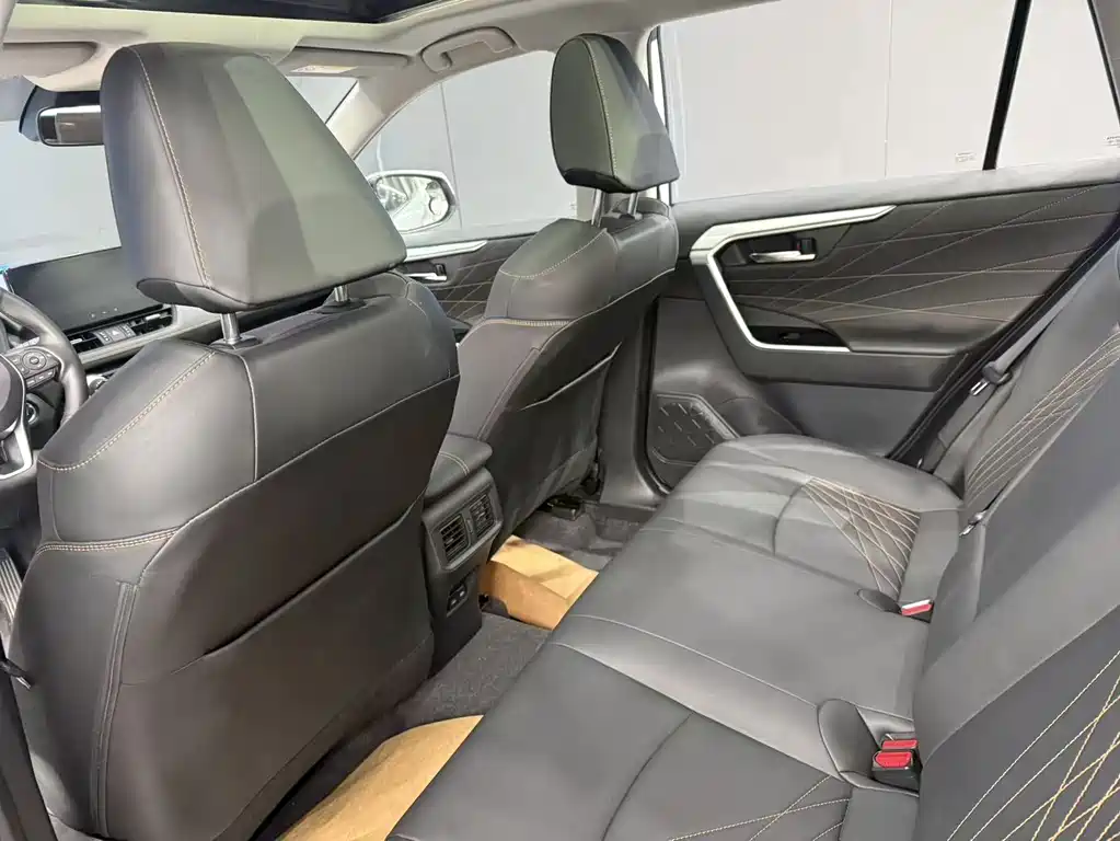 Toyota RAV4 — миниатюра 10