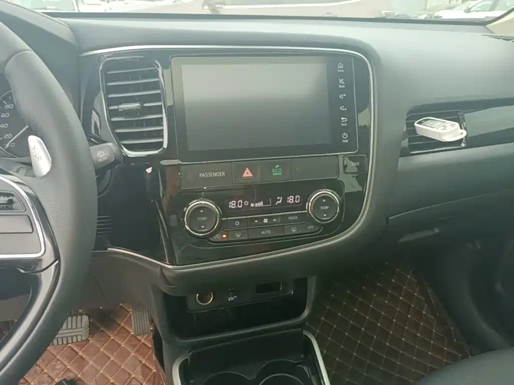 Mitsubishi Outlander — миниатюра 13