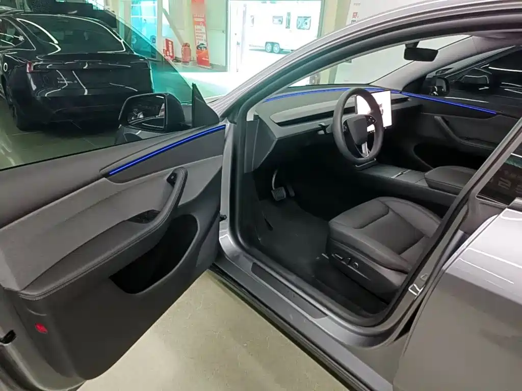 Tesla Model Y — миниатюра 16