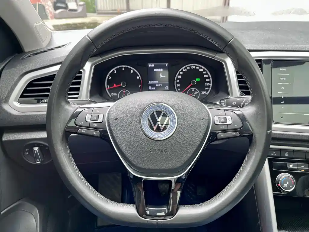 Volkswagen T-Roc — миниатюра 15