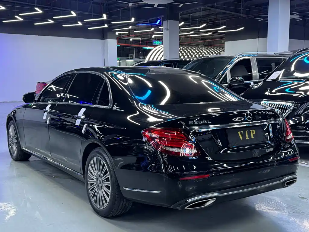 Mercedes-Benz E-Class — миниатюра 17