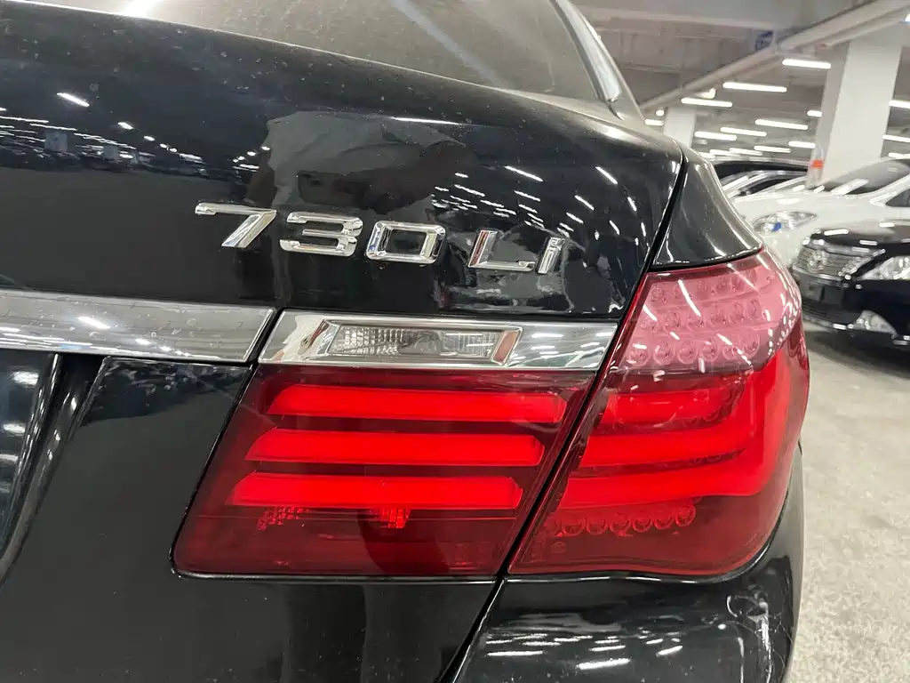BMW 7 Series — миниатюра 6