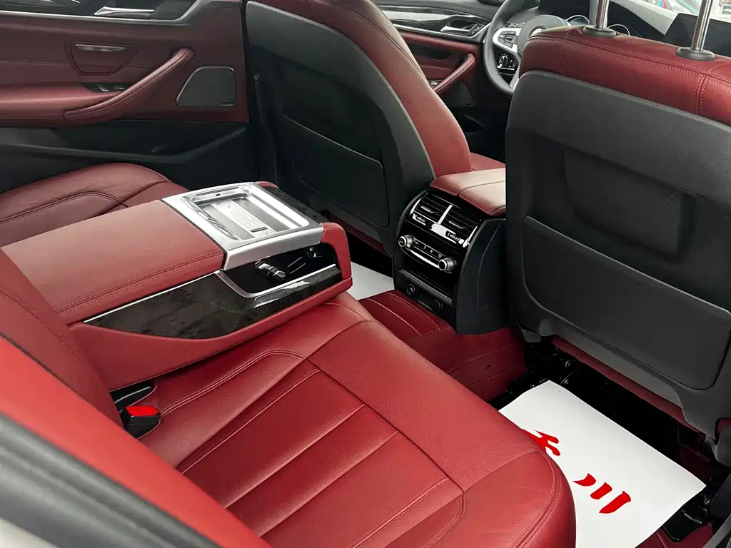 BMW 5 Series — миниатюра 4