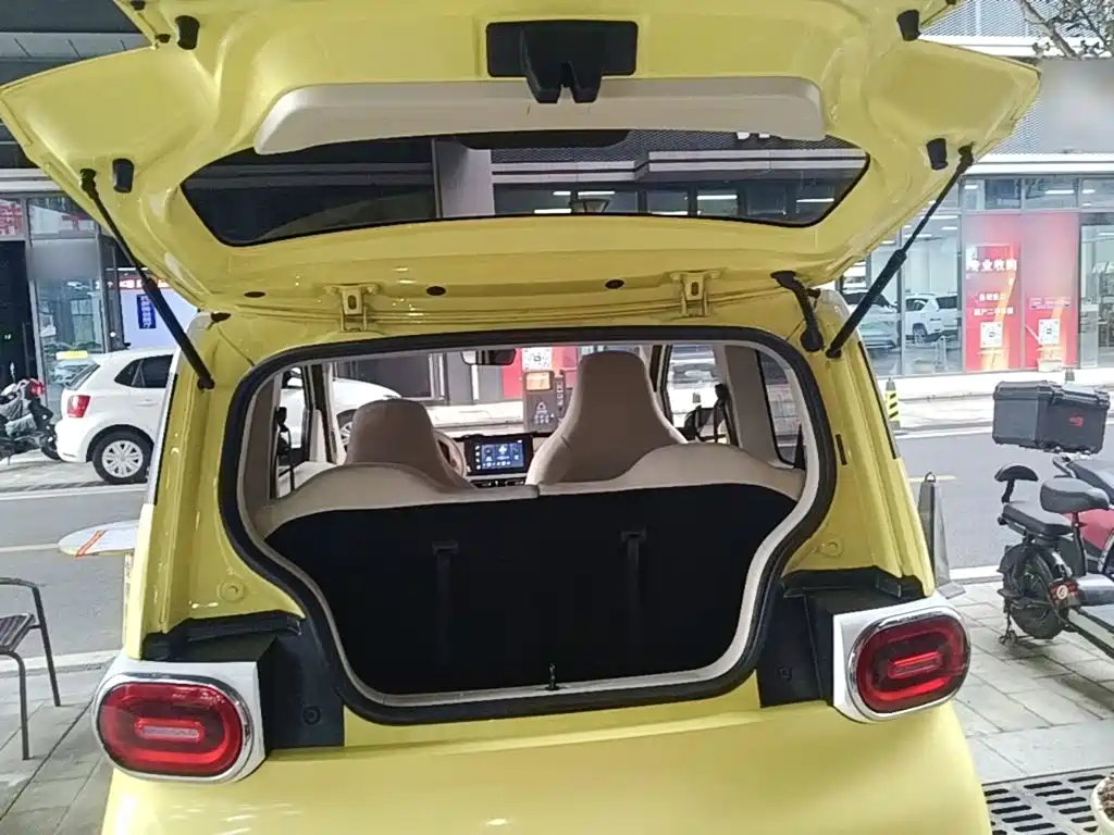 Wuling MINIEV — миниатюра 19