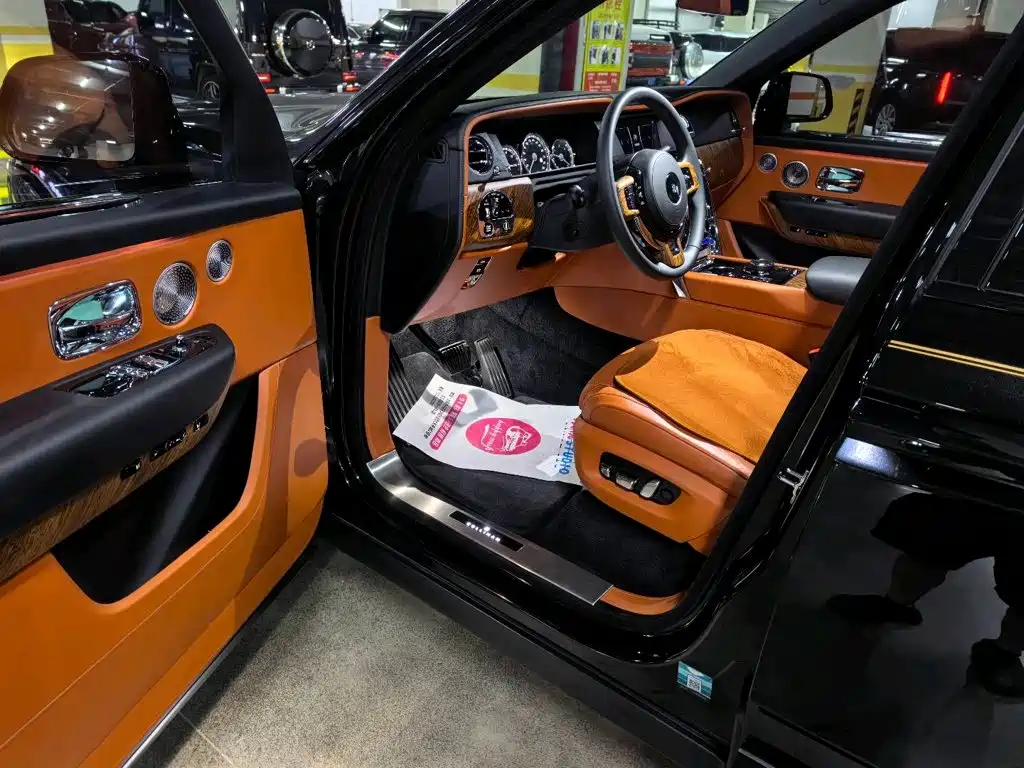 Rolls-Royce Cullinan — миниатюра 8