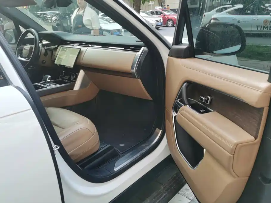 Land Rover Range Rover 2023 3.0 L6 400PS мест Long Wheelbase