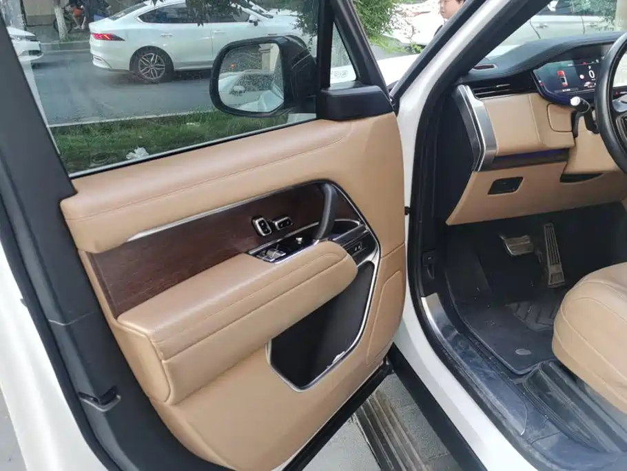 Land Rover Range Rover 2023 3.0 L6 400PS мест Long Wheelbase
