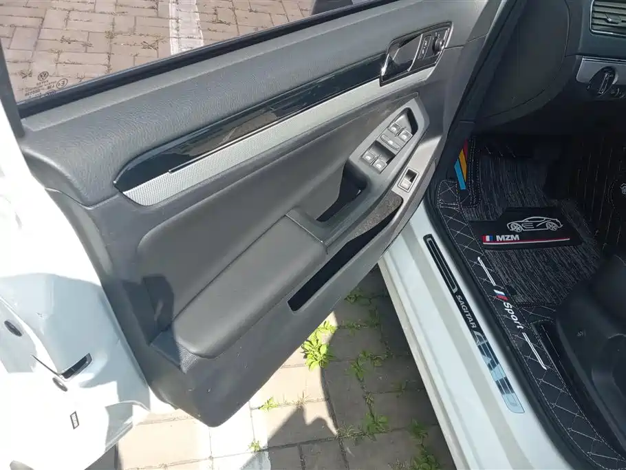Volkswagen Sagitar 2018 1.6L AT Comfort