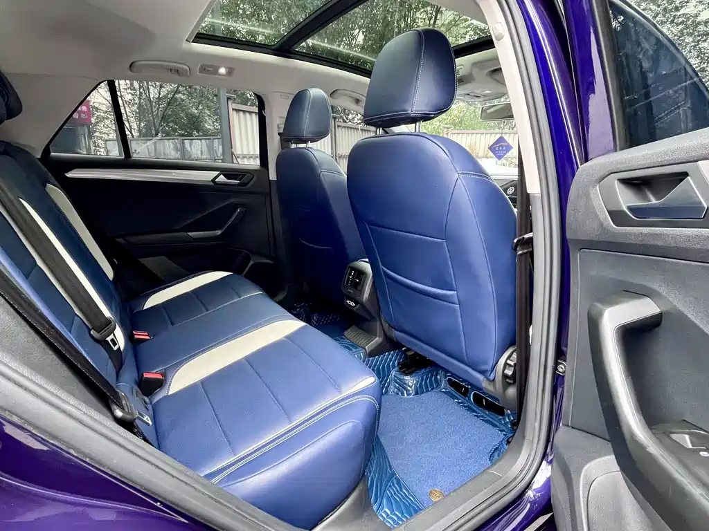 Volkswagen T-Roc — миниатюра 10