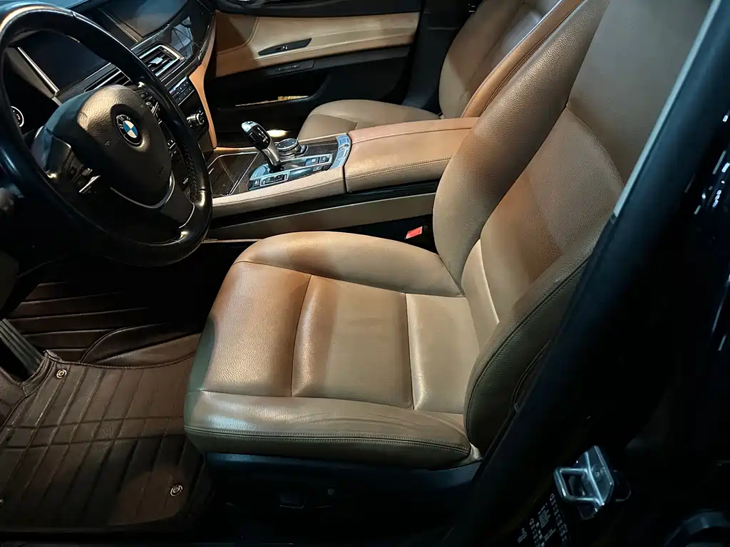 BMW 7 Series — миниатюра 12