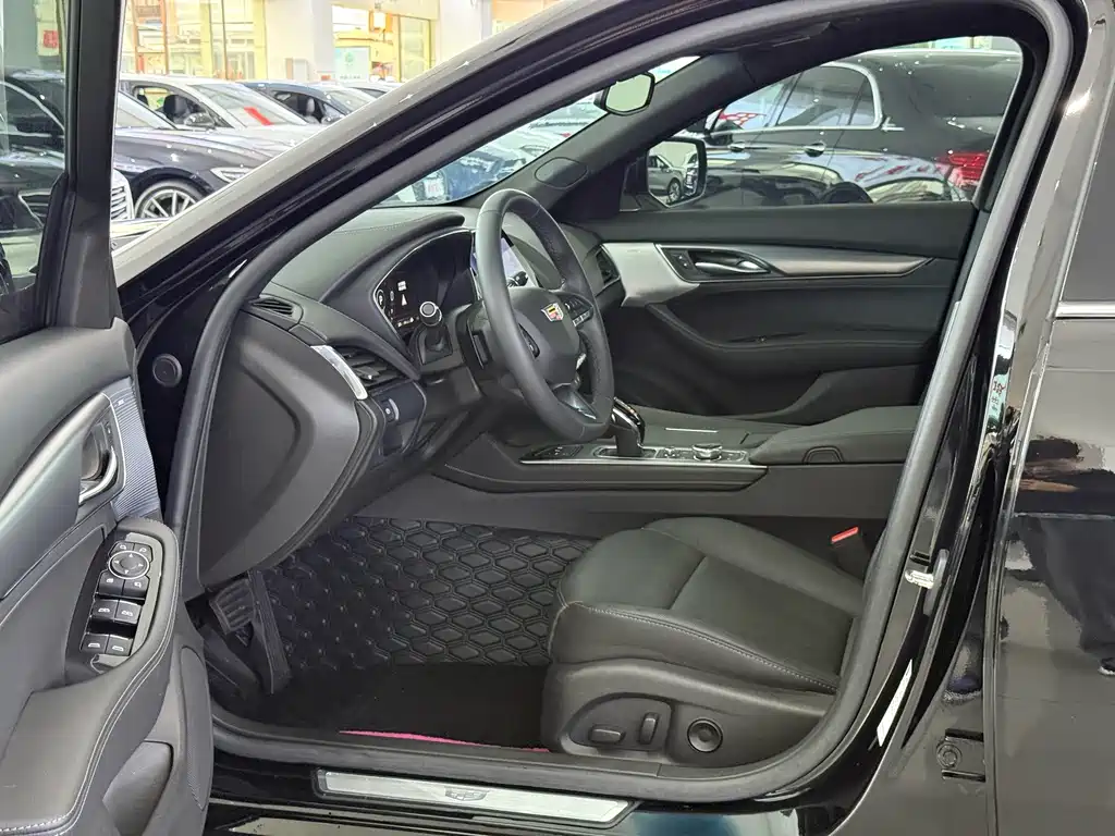 Cadillac CT5 — миниатюра 4