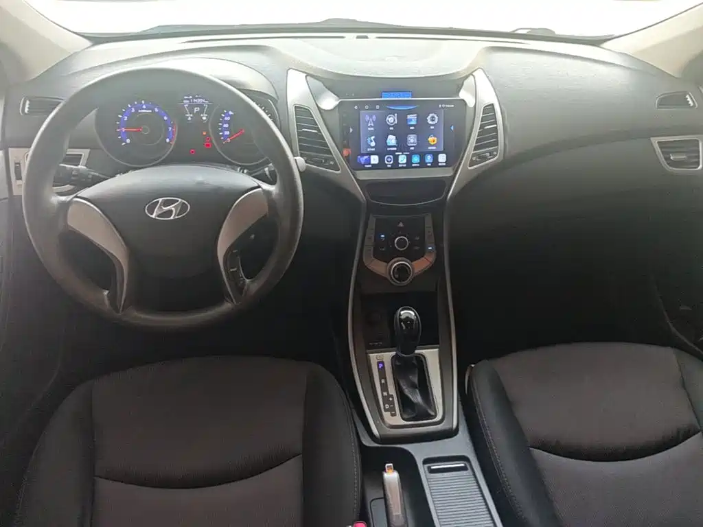 Hyundai Elantra Langdong — миниатюра 10