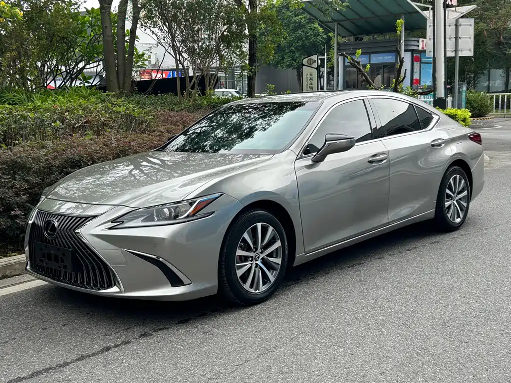 Lexus ES 2018