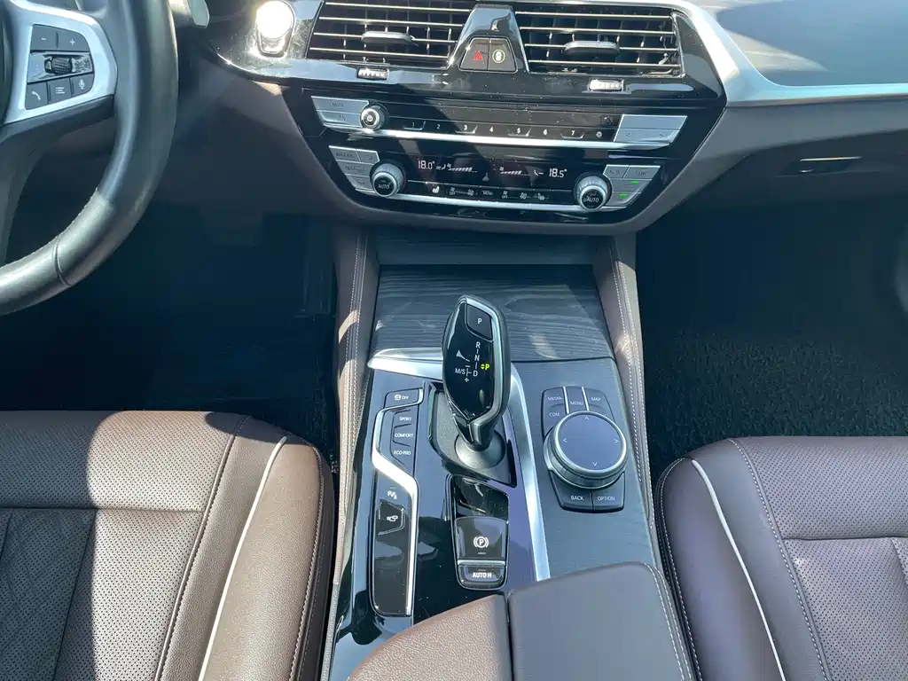 BMW 5 Series — миниатюра 12