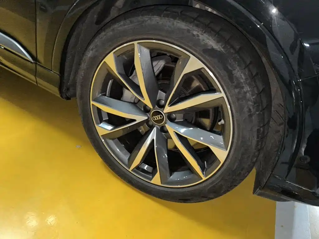 Audi Q7 — миниатюра 9