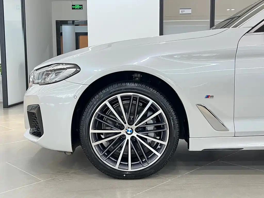 BMW 5 Series — миниатюра 18