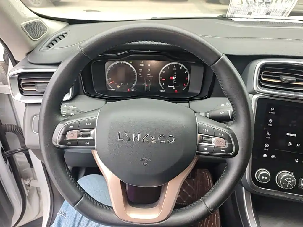 Lynk & Co 01 — миниатюра 11