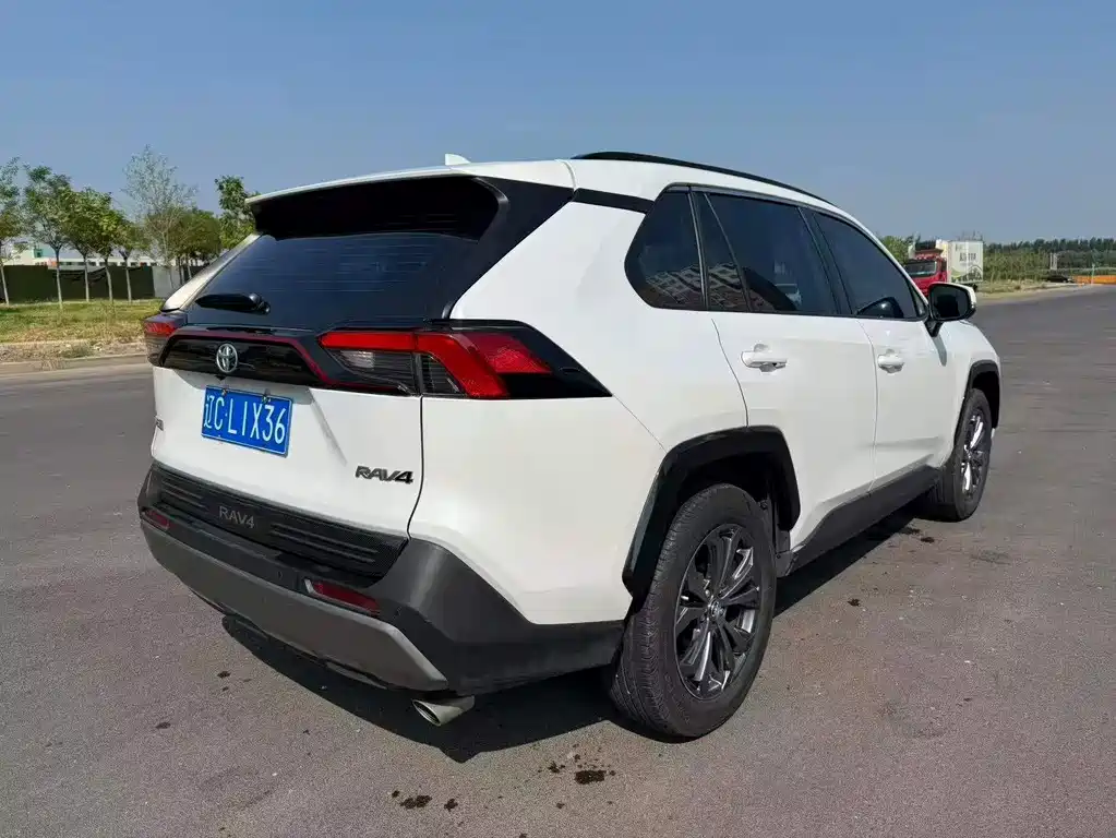 Toyota RAV4 — миниатюра 9