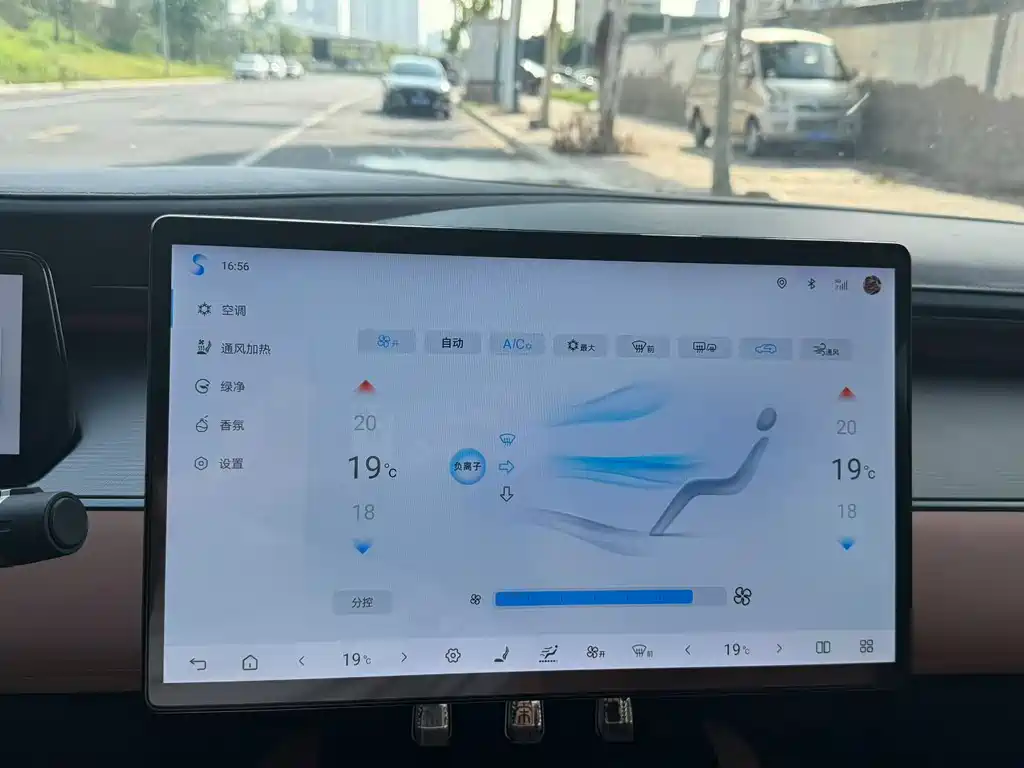 BYD L EV — миниатюра 7