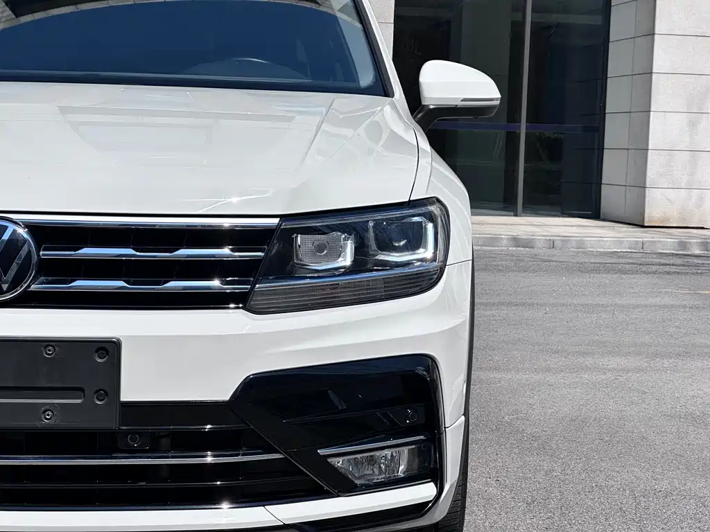 Volkswagen Tiguan L L 2021 330TSI AT R-Line