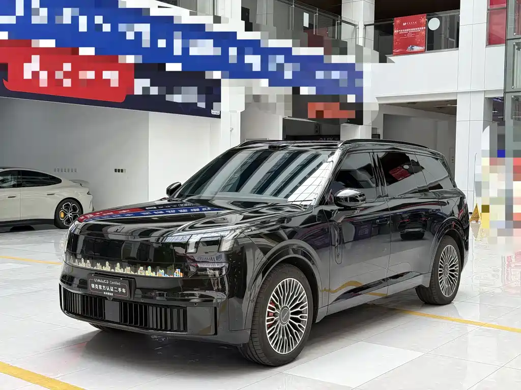 Lynk & Co 900