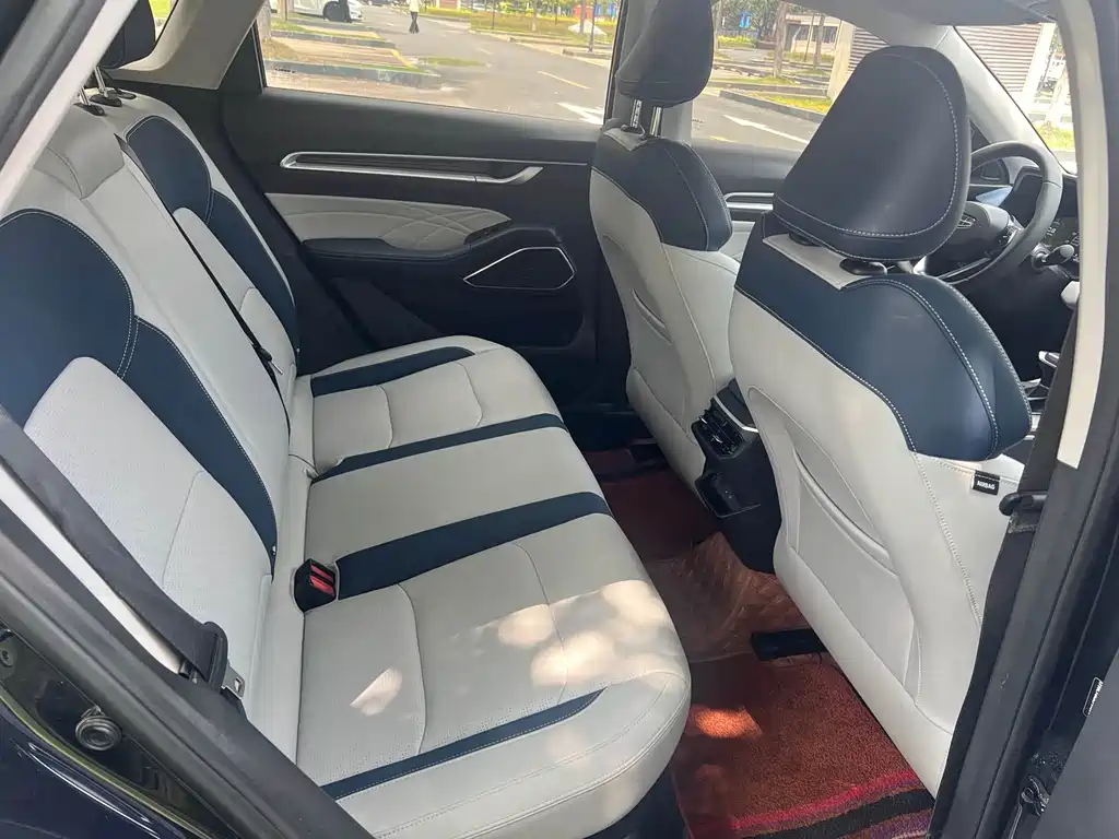 Geely Emgrand — миниатюра 6