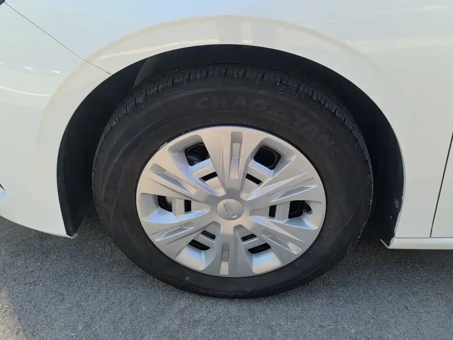 Geely Emgrand — миниатюра 6
